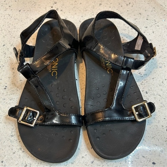 Vionic Adriane Patent Leather Buckle Strap Sandals Orthoheel​​​​ - Picture 2 of 8